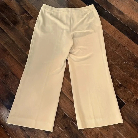 St. John Stretch Woven Flat Front Wide Leg Crepe Dress Pants Beige Size 12 - Picture 2 of 9